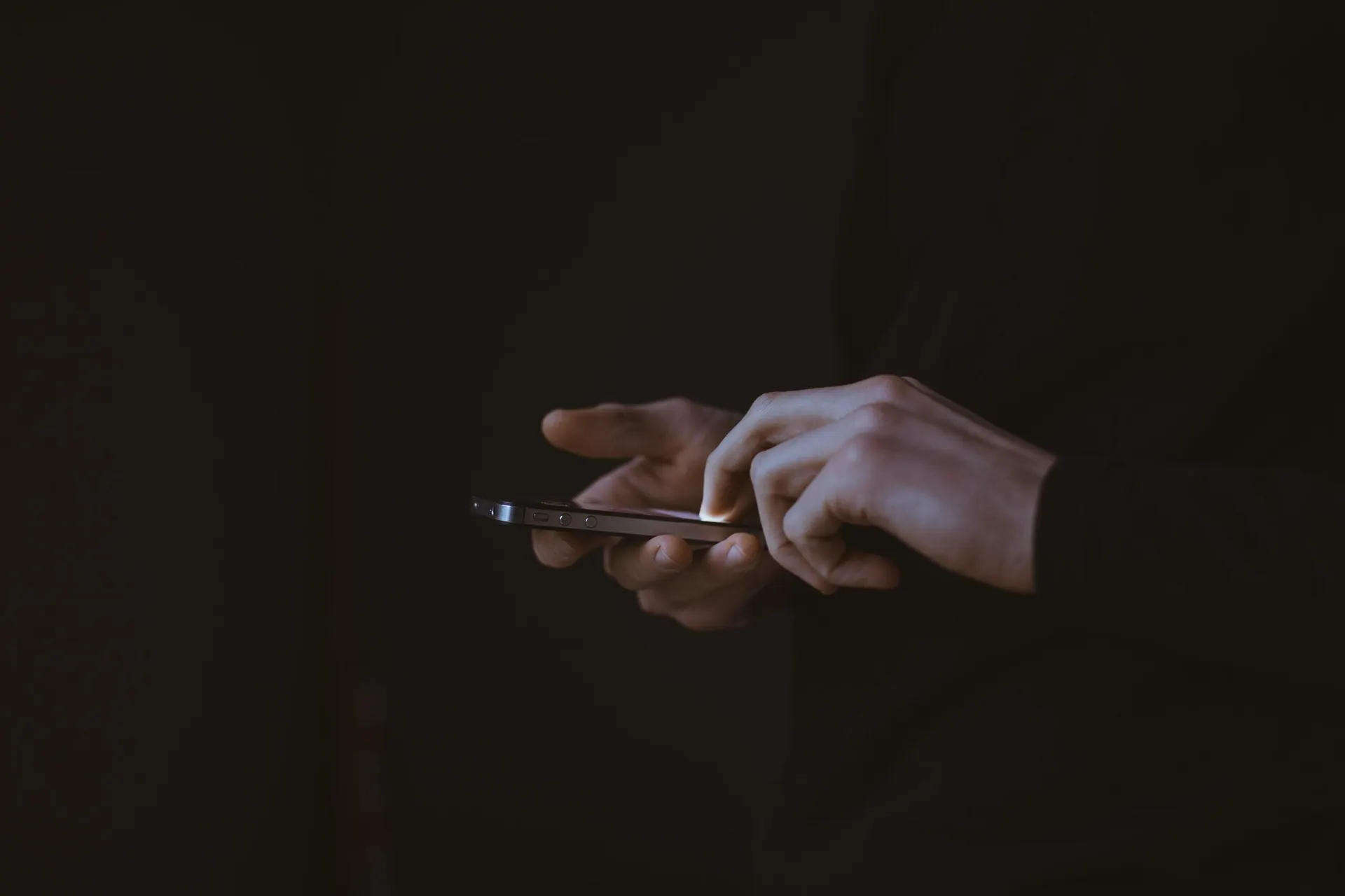 hands texting on phone