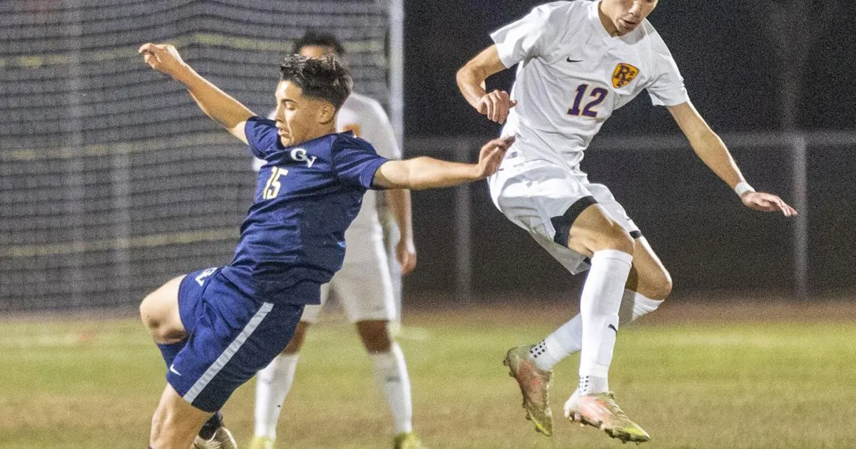 Golden Valley tops Ridgeview, moves into tie atop SYL in boys soccer |  Sports
