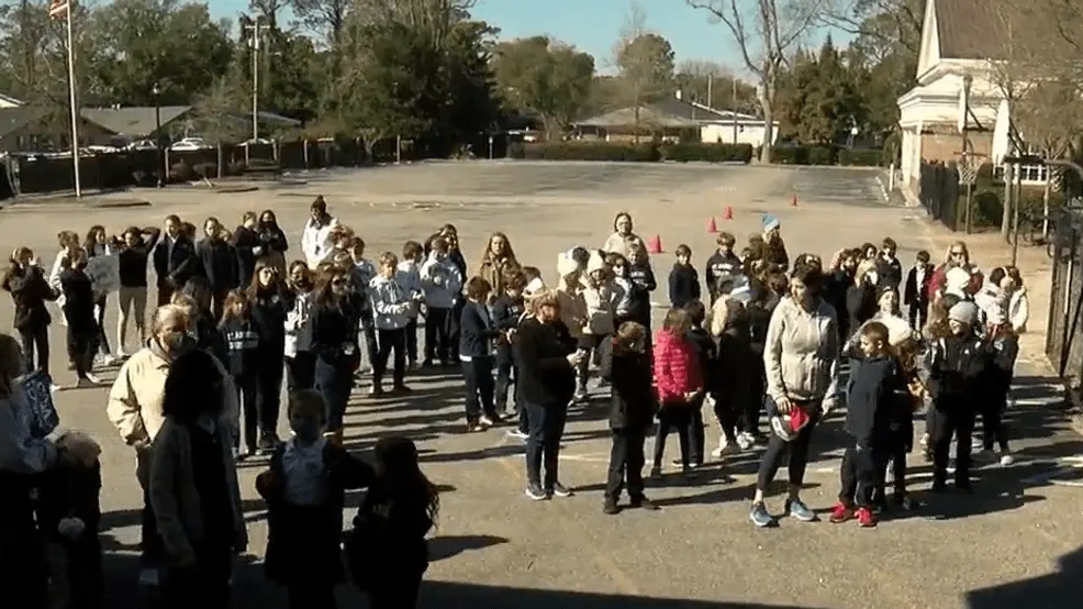Myrtle Beach school hosts walk, raises money for community kitchen - wpde.com