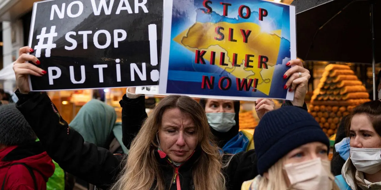 Rick Steves, and other travel-industry players shun Russia: ‘A war in Ukraine is as far from our European vacation dreams as a war in Guatemala would be from Texas or Florida’