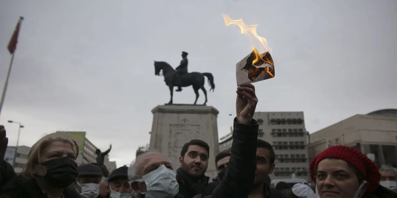 Turkey lowers taxes on basic foods to fight high inflation