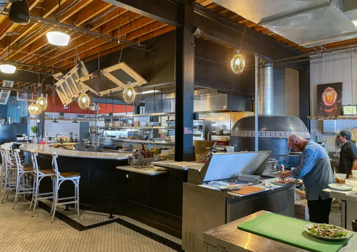 801 Open kitchen and bar
